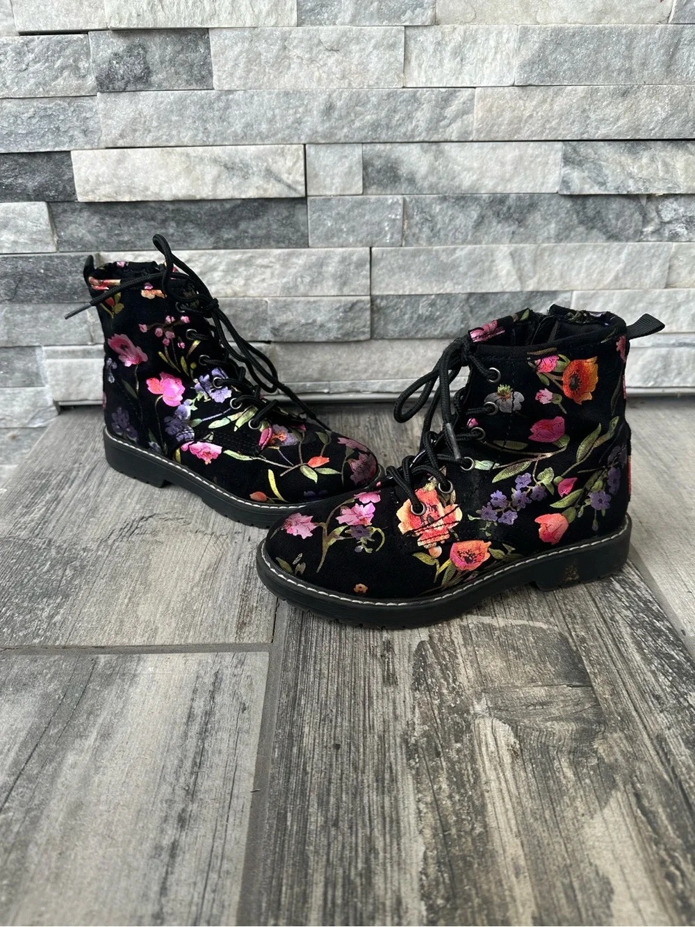💐Steve Madden💐 T-Betty Floral Print Moto Combat Boot Black Flowers Size 2